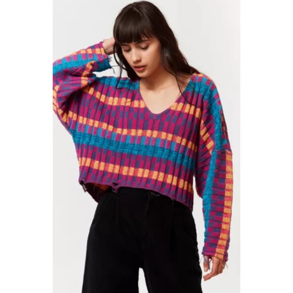 URBAN OUTFITTERS Teagan Distressed Cropped Sweater Festival Beach Size XS - Picture 1 of 8